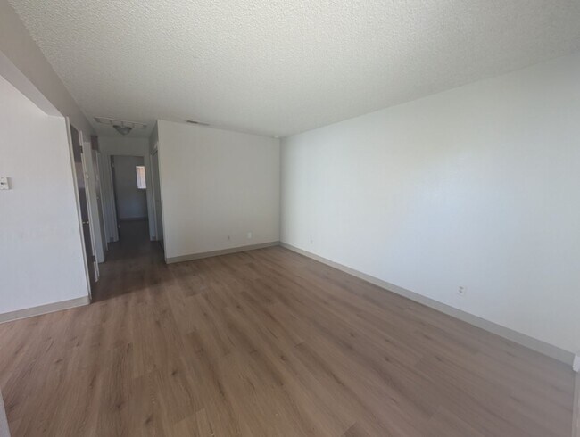 Foto del edificio - Charming 2-bedroom, 1 bath duplex