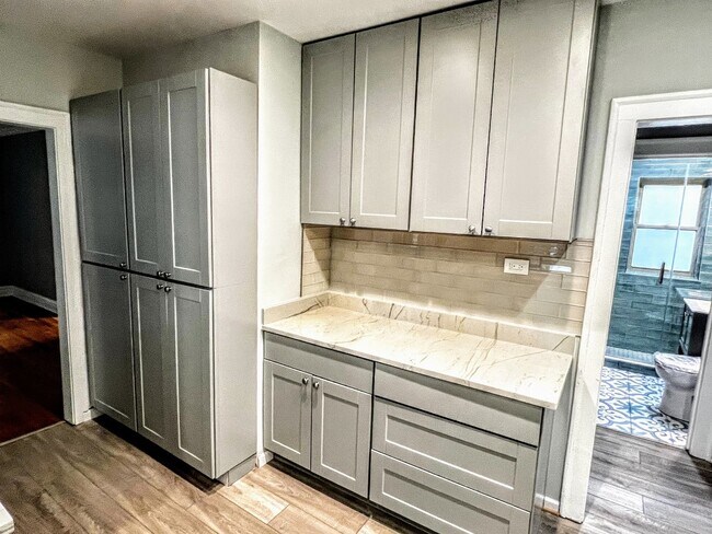 Foto del edificio - 723 Dobson St