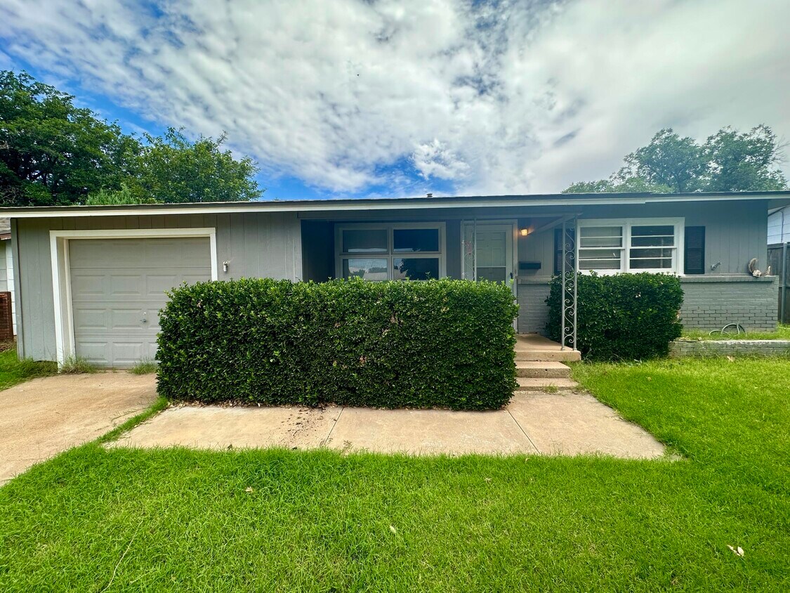 Foto principal - 4616 43rd St