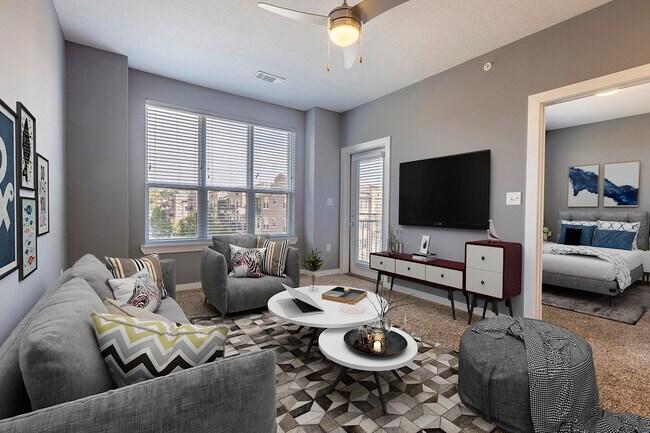 Grandes ventanas. - CUE at Aksarben Village