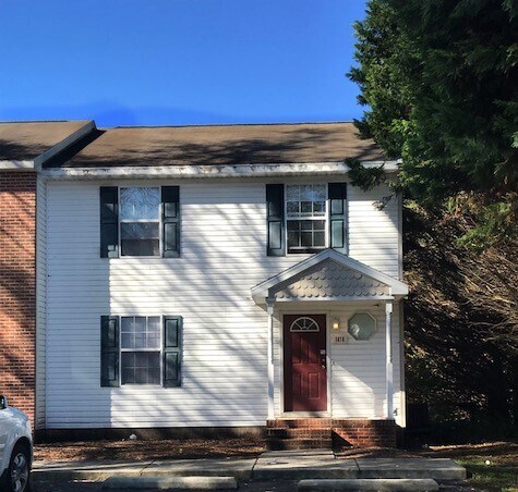 Building Photo - 1414 Varsity Ln