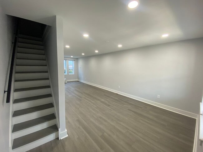 Building Photo - 2 Bed 1 Bath for rent