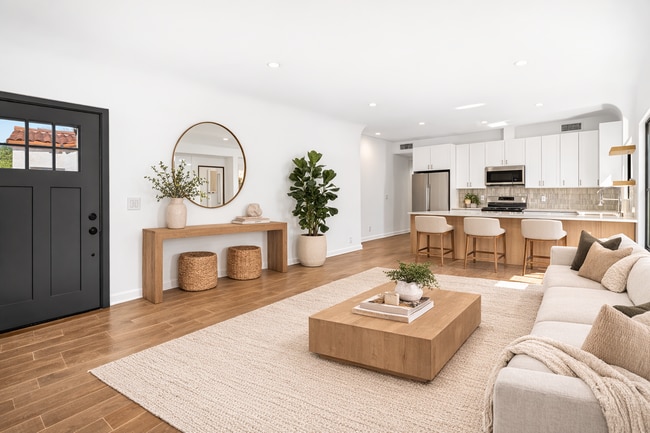 Virtually Staged - 618 N Vista St