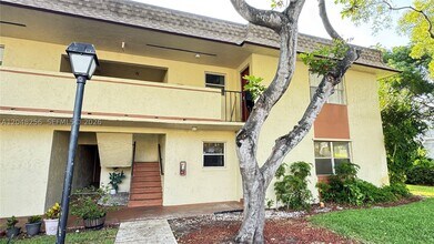 Building Photo - 5525 N Lakewood Cir