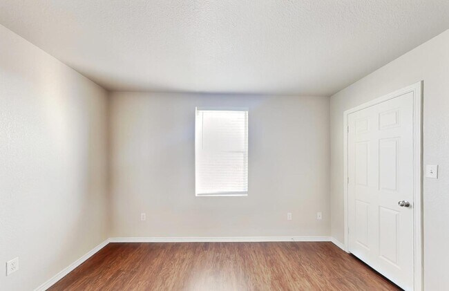 Foto del edificio - A Beautiful Balance of Comfort and Function — 3 Bedrooms