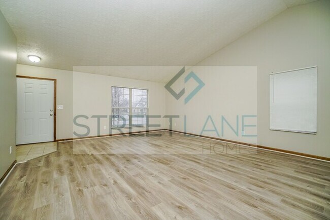 Building Photo - REDUCED!