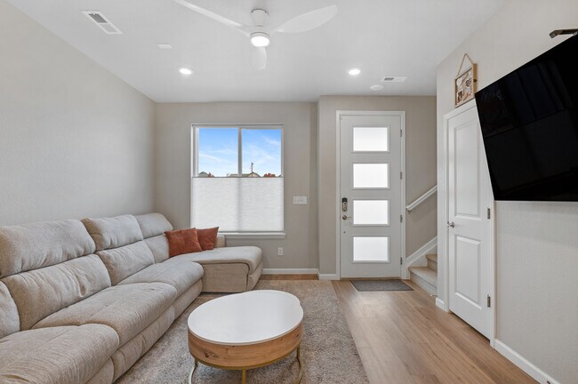 Foto del edificio - 1837 S Poplar Ct