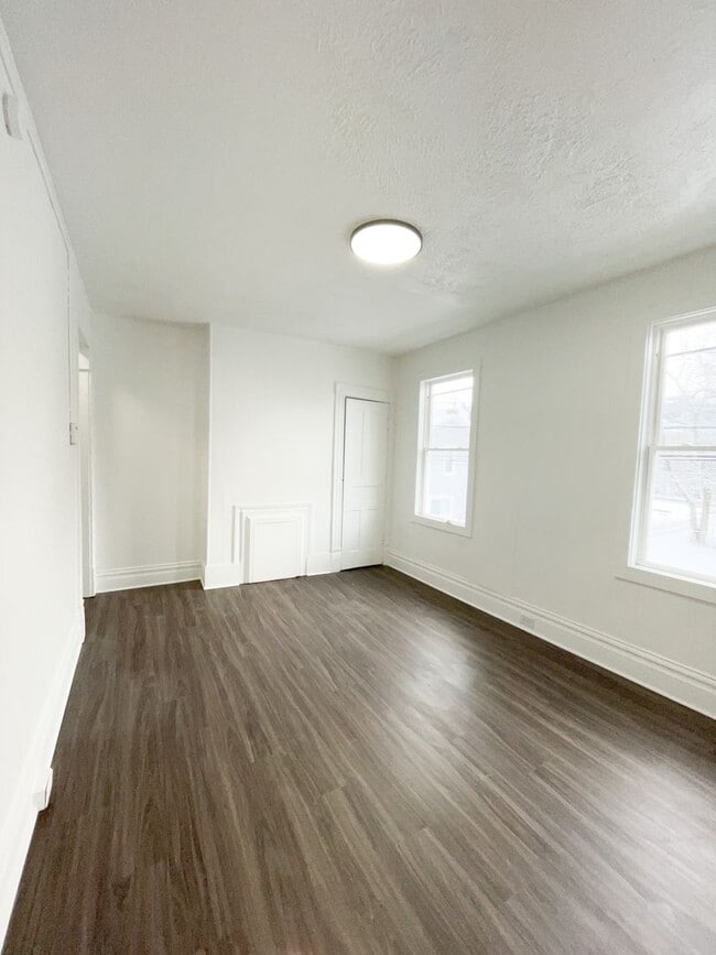 Foto del edificio - 709-711 Industry St