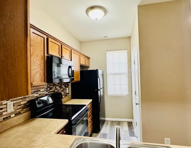 Kitchen - 844 Horton Rd