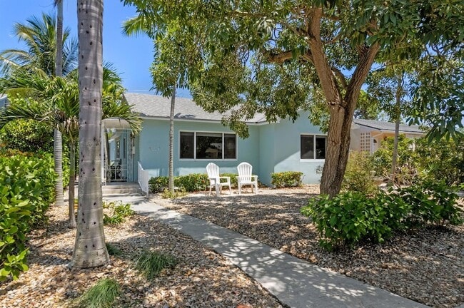 Building Photo - 1120 N Palmway