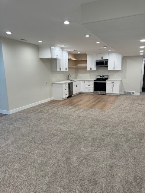 Foto del edificio - 2795 E Lakeside Dr