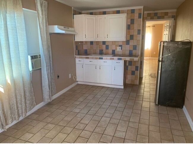 Building Photo - Charming 1BR Duplex in Lake Elsinore