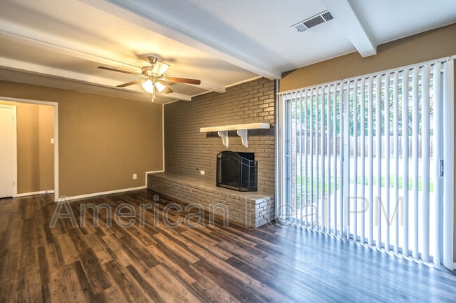 Building Photo - 1954 Mims St