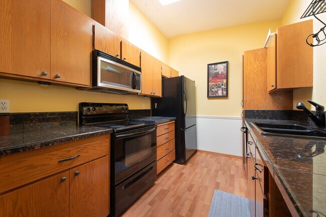Foto del edificio - Spacious and Bright 2 Bed 2 Bath Kirkland ...