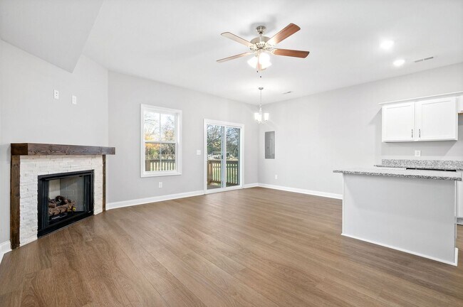 Building Photo - 5 Bedroom Home For Rent in St. Bethlehem Area!