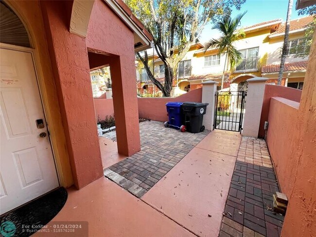 Building Photo - 1413 S Santa Catalina Cir