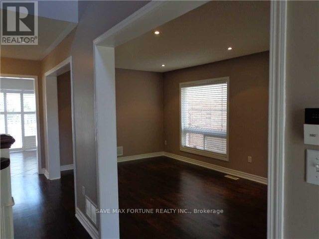 Building Photo - 19 Wetmeadow Dr