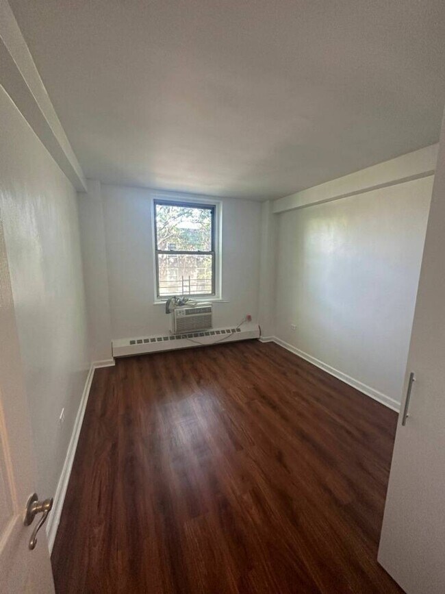 Building Photo - 12427 Flatlands Ave
