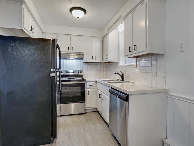 Building Photo - 3741 Woodford Ave NW