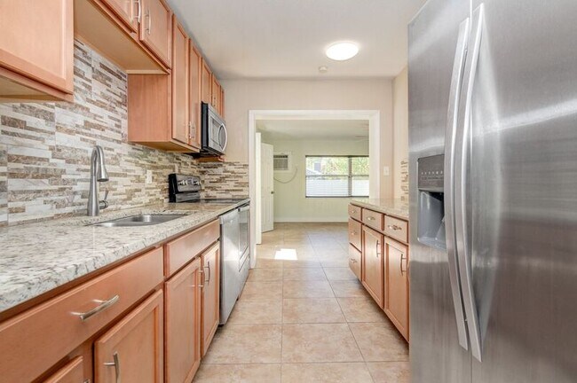 Building Photo - 5341 Lake Howell Rd