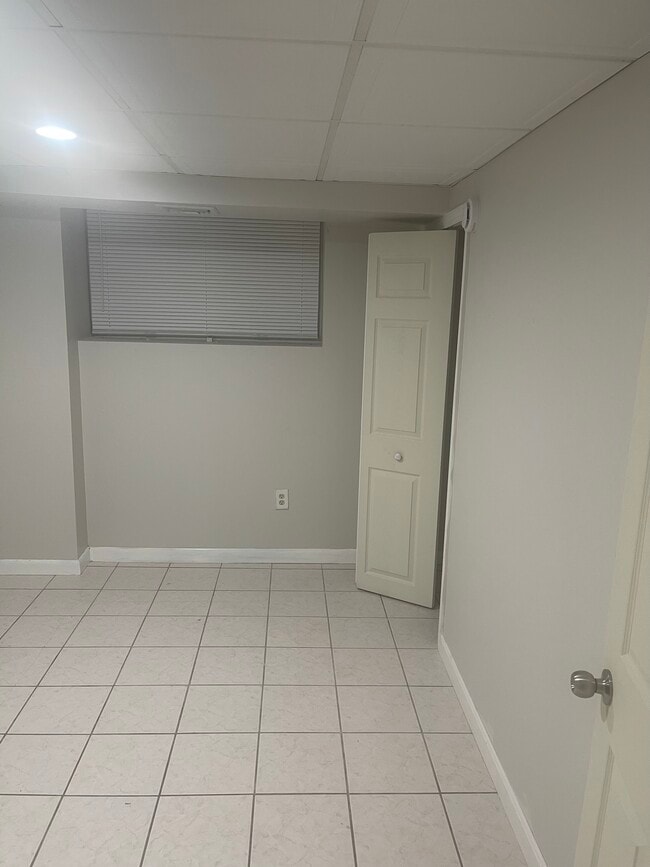 Second room - 31 Friendship St