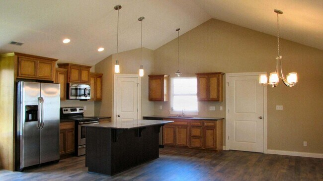 Building Photo - 105 Smiley Ln