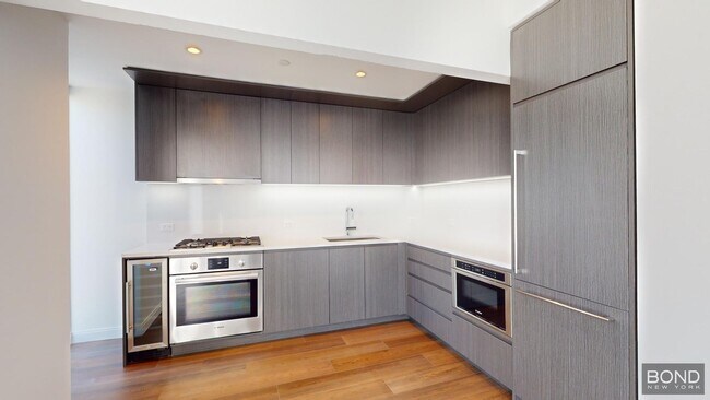Foto del edificio - 675 W 59th St