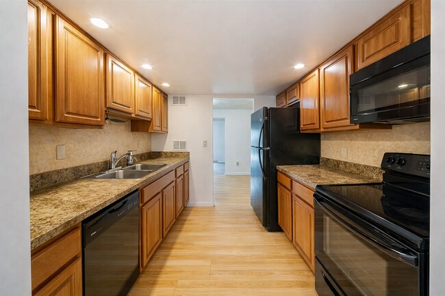 Foto del edificio - 7528 Buttercup Rd