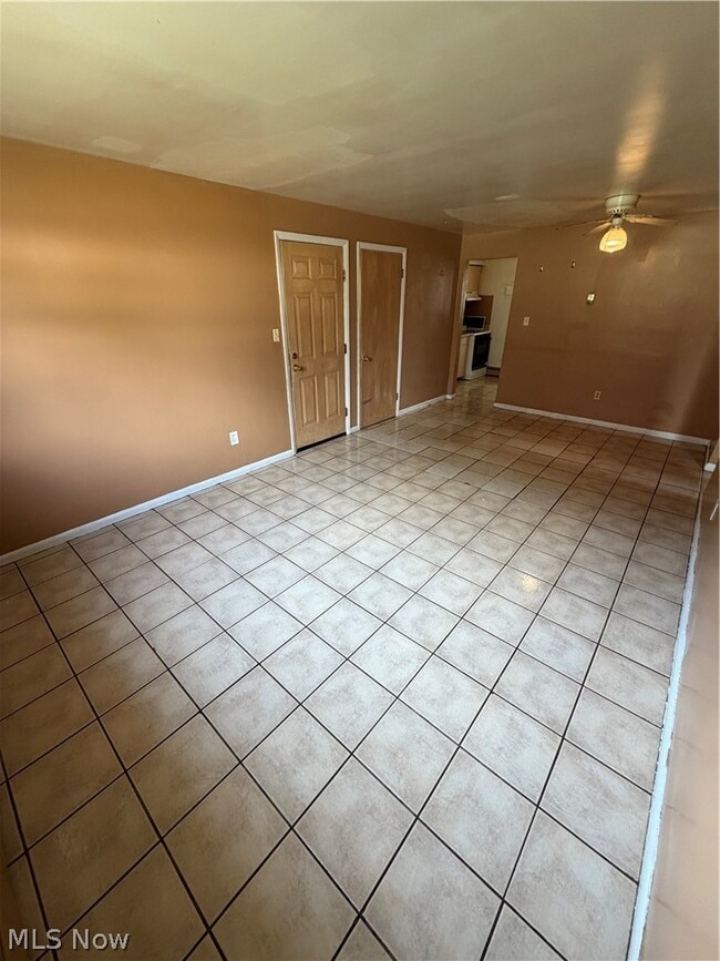 Building Photo - 3055 Hadley Ave
