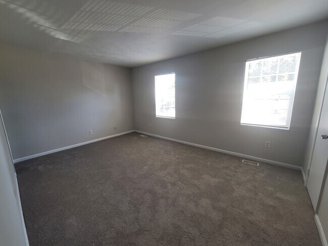 Foto del edificio - 3221 Barlborough Way