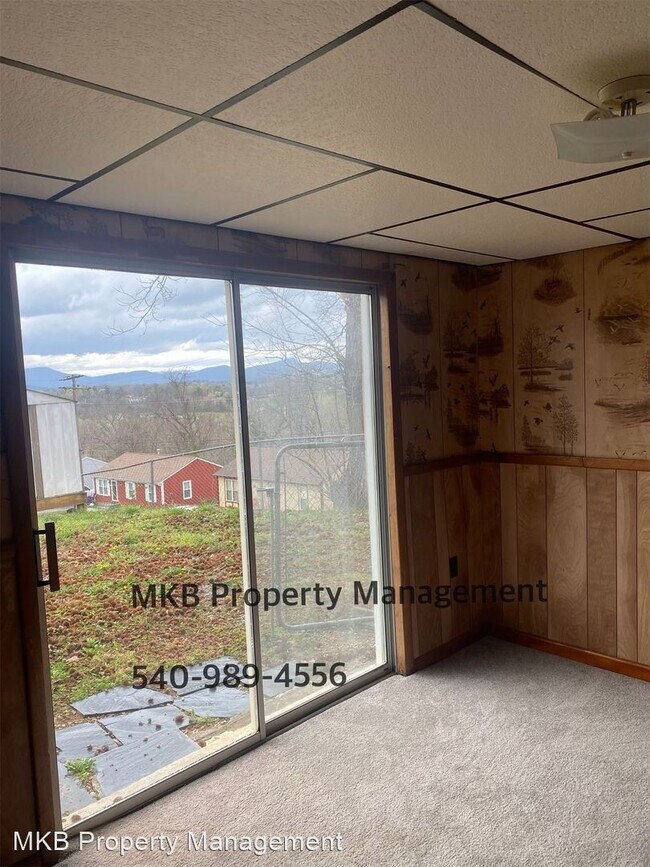 Building Photo - 4 br, 1 bath House - 623 Peake Street