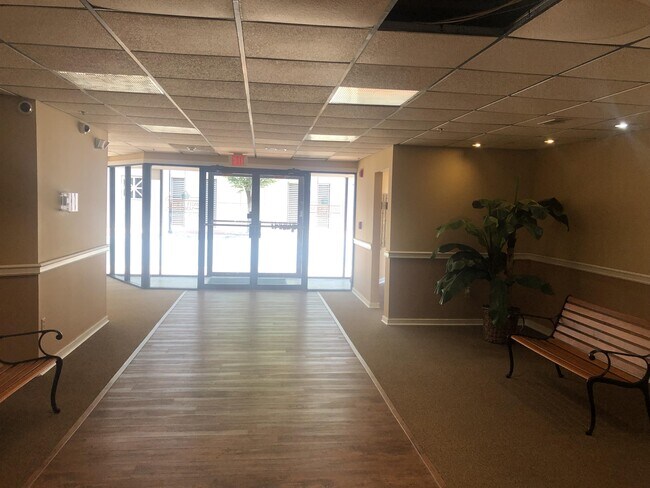 Foto del edificio - 1025 N Madison St