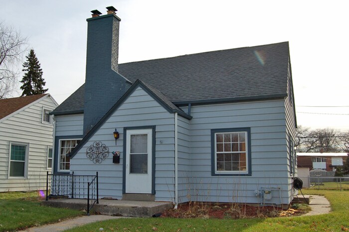 Primary Photo - 2821 W Villard Ave