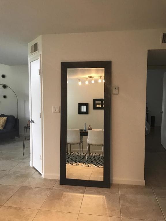 Building Photo - 1050 Crystal Way
