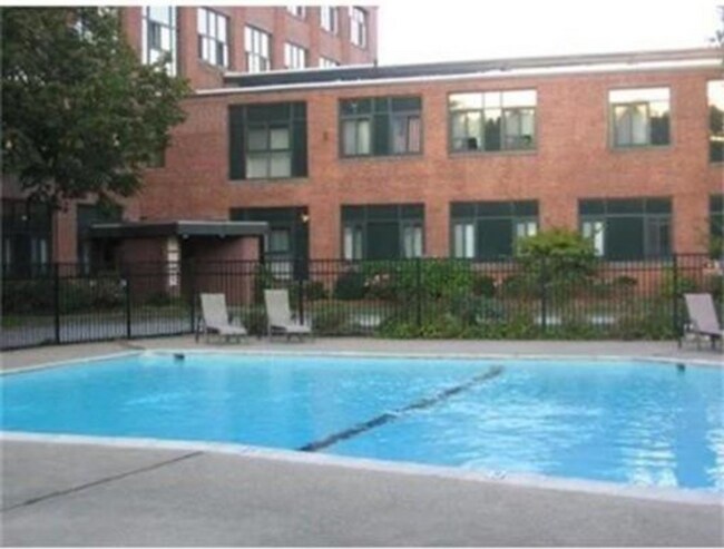 Foto del edificio - 150 Rumford Ave