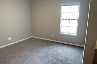 Building Photo - Oxford Oaks Apartments