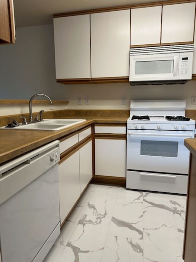 Building Photo - 528 NE Negus Loop