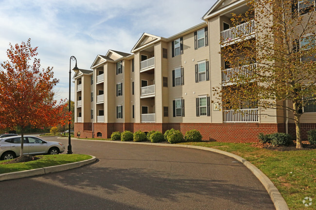 Building Photo - The Pointe at River Glen