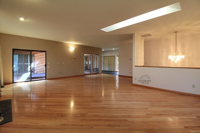 Building Photo - 4 Bedroom, 3 Bath Home in West Richland