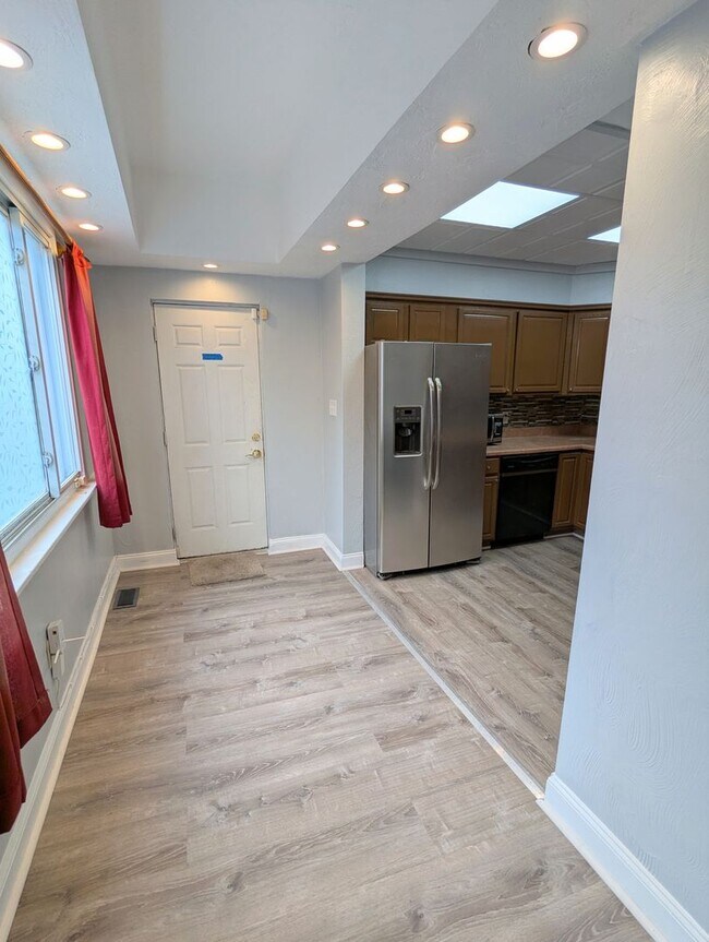 Foto del edificio - Spacious 4 Bedroom 2 Full Bathroom Home (Perry South)