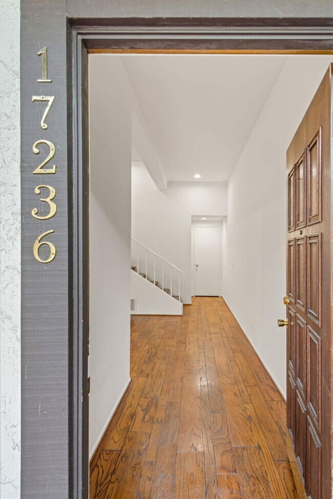 Building Photo - 17236 Palisades Cir