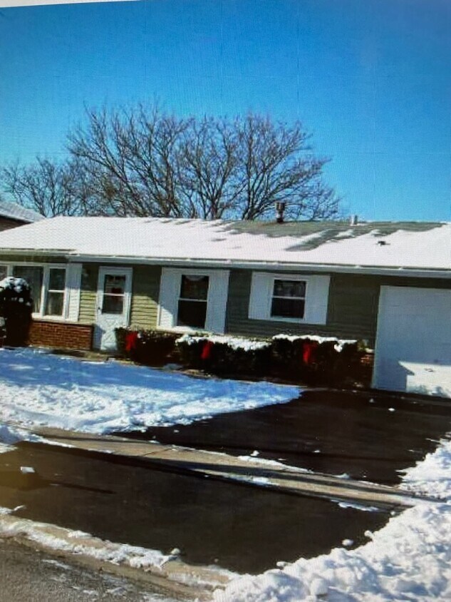 17794 Arlington Dr, Country Club Hills, IL 60478 House Rental in