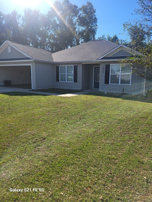 Foto principal - Beautiful 3/2 Near Moody Air Force Base