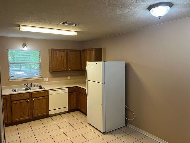 Foto del edificio - 3 Bed 2 Bath Duplex