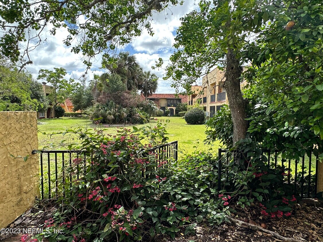 Foto principal - 6616 La Mirada Dr E