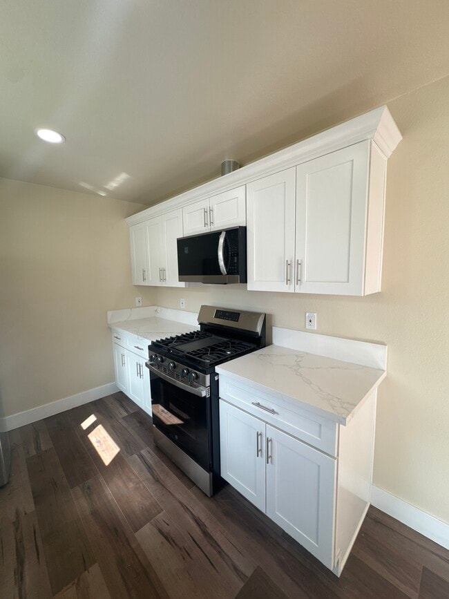 Building Photo - 143 E 1st St