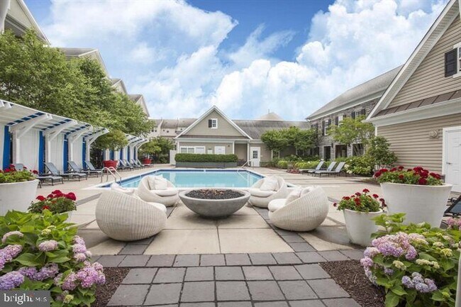 Foto del edificio - 6625 Latrobe Falls