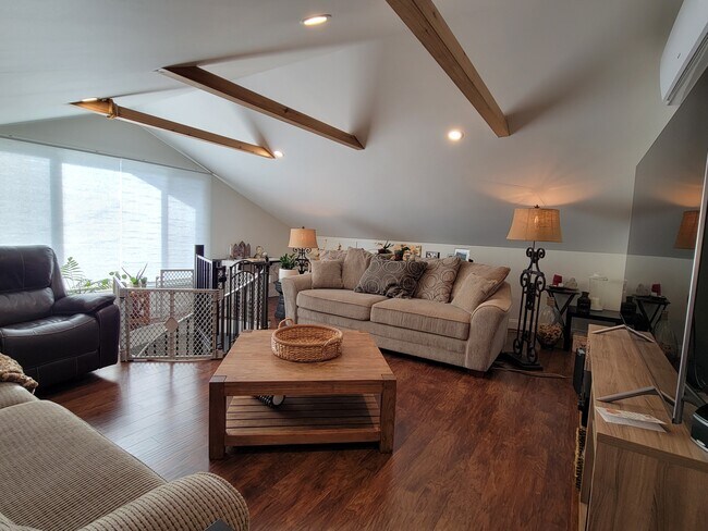 Family Room - 1042 Rockhurst Dr