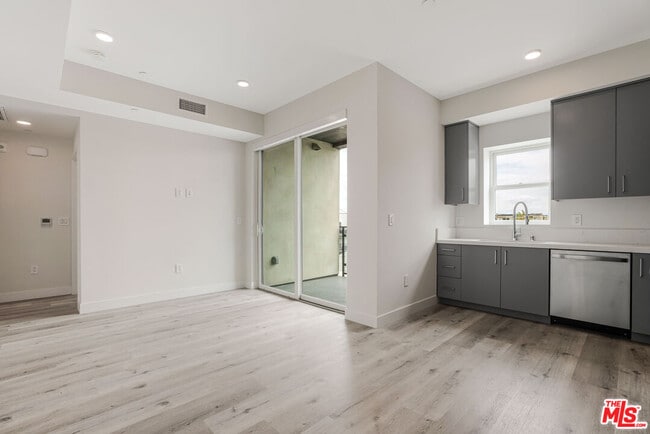 Building Photo - 3308 Mentone Ave