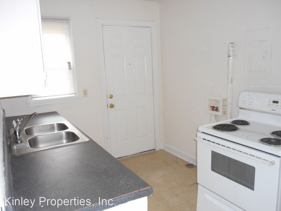 Building Photo - 2424 Rachel St
